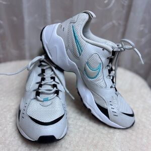 Nike Air Heights Women’s Trainers, Size 10